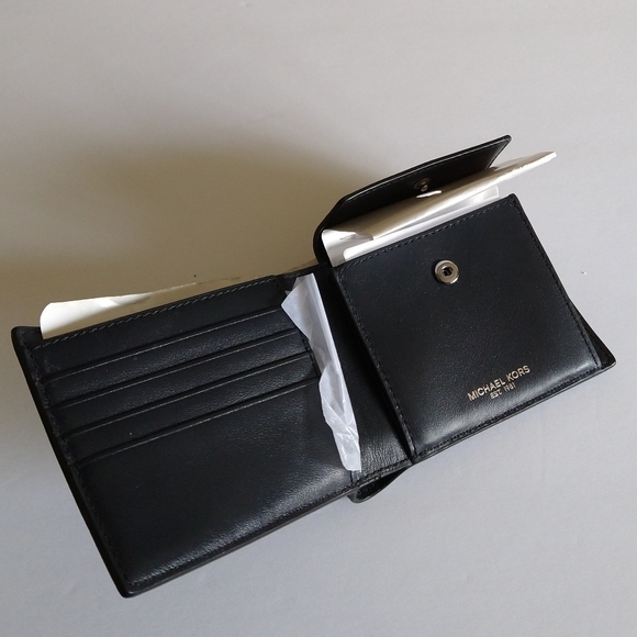Michael Kors Billfold Black - Picture 8 of 13